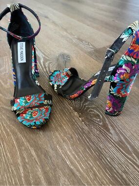 Steve Madden thick heels open toe artsy floral embroidered Asian 7M 90s